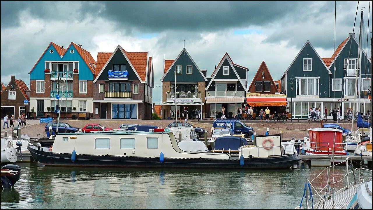 Volendam and Marken Day Trip: Harbours, Wooden Houses, Ferry Travel and Local Culture